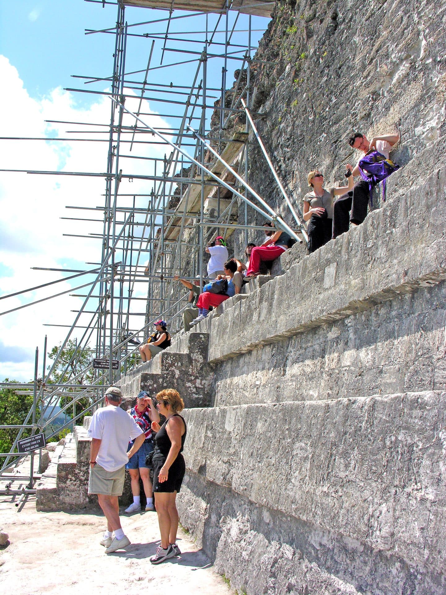 Equipo Selva Tours en Tikal